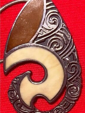 Zealandia Sterling Silver 925 carved pendant necklace (unisex)